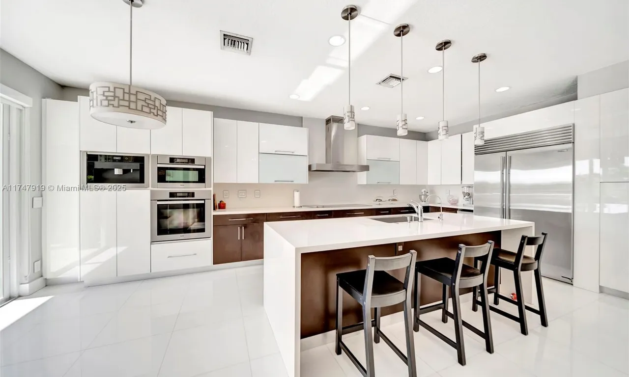 4424 E Whitewater Ave, Weston FL 33332