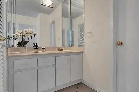 100 Lincoln Rd # 633, Miami Beach FL 33139