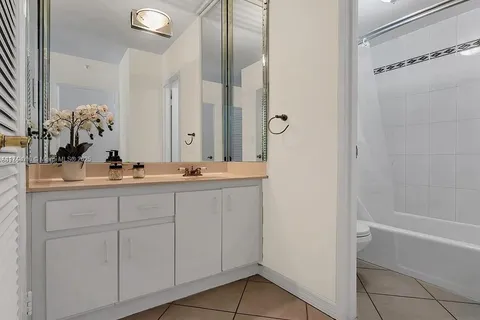 100 Lincoln Rd # 633, Miami Beach FL 33139