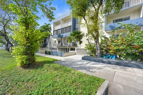 16750 NE 10 Ave # 303, North Miami Beach FL 33162