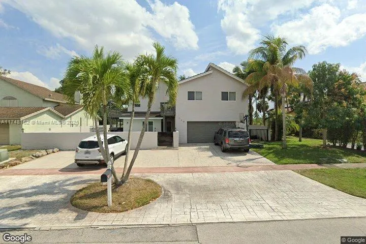 720 Mockingbird Ln, Plantation FL 33324