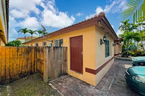 5511 SW 163 Ct, Miami FL 33185