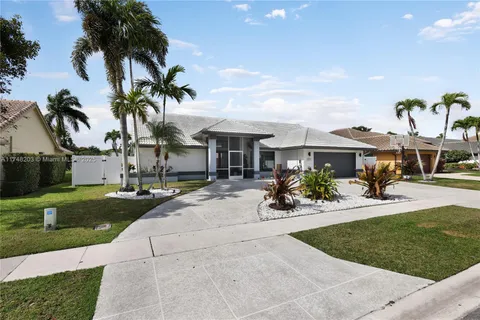 6677 Blue Bay Cir, Lake Worth FL 33467