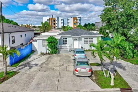 859 E 23rd St, Hialeah FL 33013