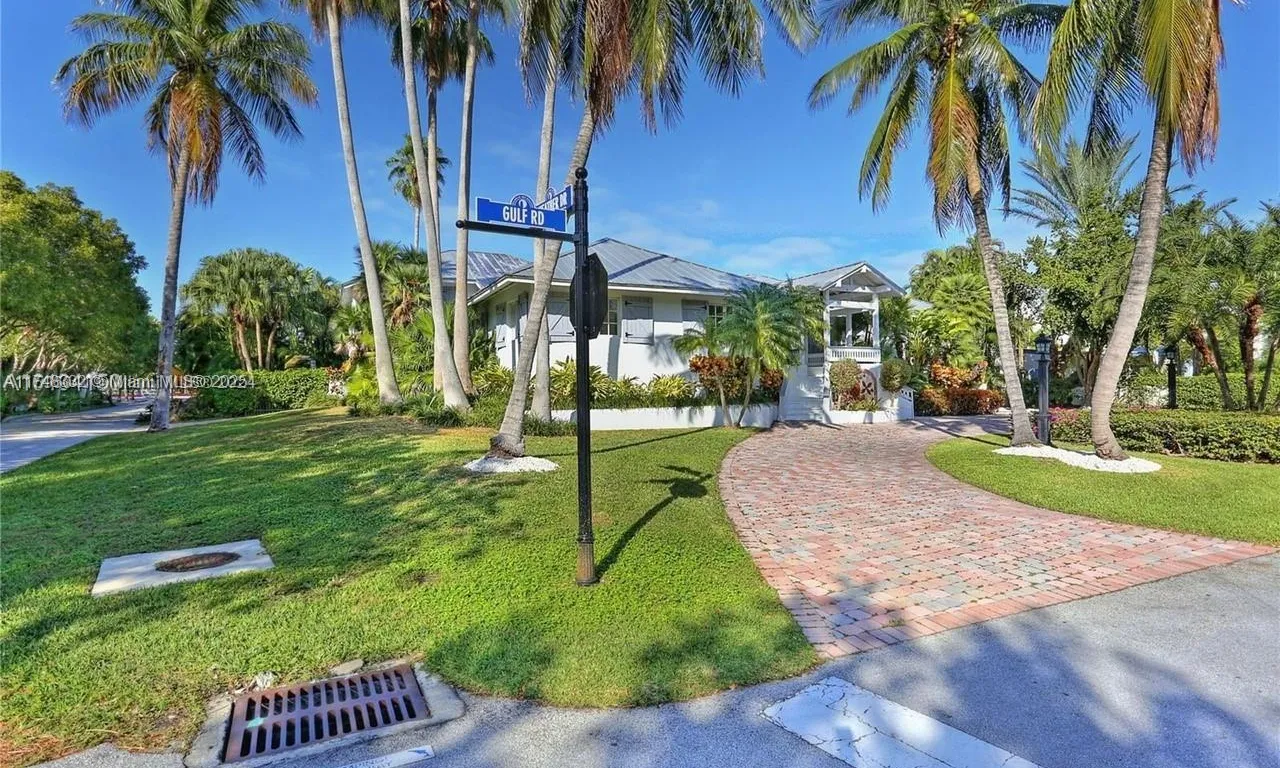 390 Gulf Rd, Key Biscayne FL 33149