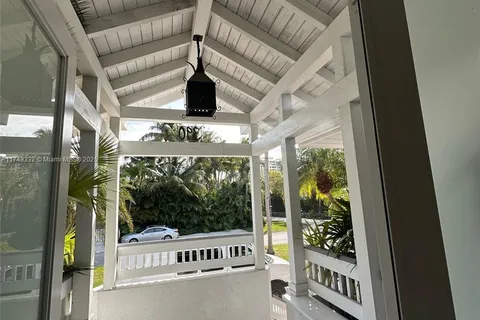 390 Gulf Rd, Key Biscayne FL 33149