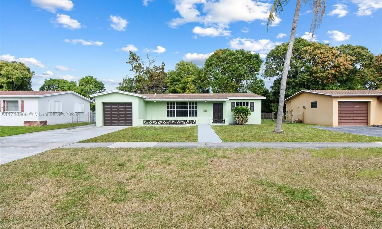 3285 NW 41st St, Lauderdale Lakes FL 33309