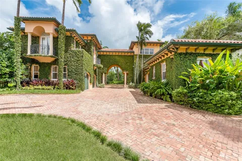 104 Paloma Dr, Coral Gables FL 33143