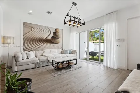 3572 SW 23rd St # 3572, Miami FL 33145