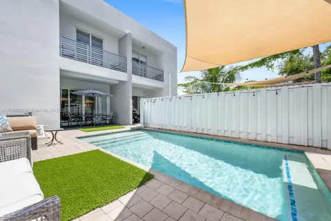 3572 SW 23rd St # 3572, Miami FL 33145