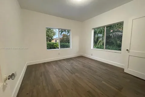 125 SW 32nd Ct Rd, Miami FL 33135