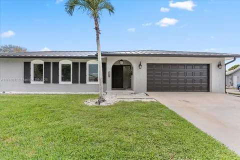 22111 W Serenata Cir W, Boca Raton FL 33433