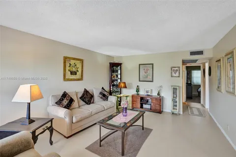 235 Kent  N # 235, West Palm Beach FL 33417