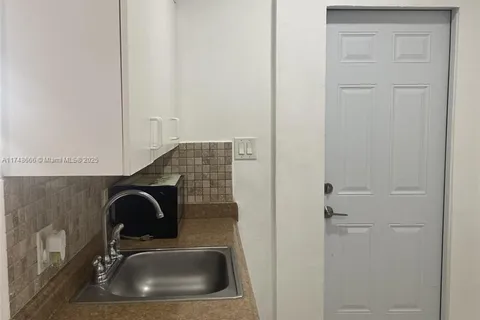 2141 N 58th Ave, Hollywood FL 33021