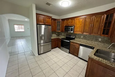 5640 NW 115th Ct # 101, Doral FL 33178