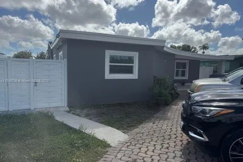 412 W 15th St, Hialeah FL 33010