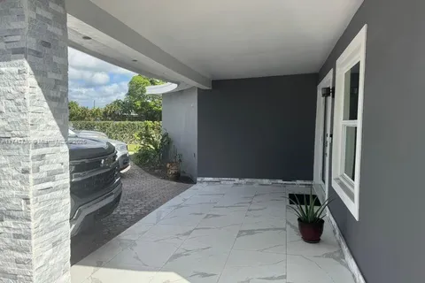 412 W 15th St, Hialeah FL 33010