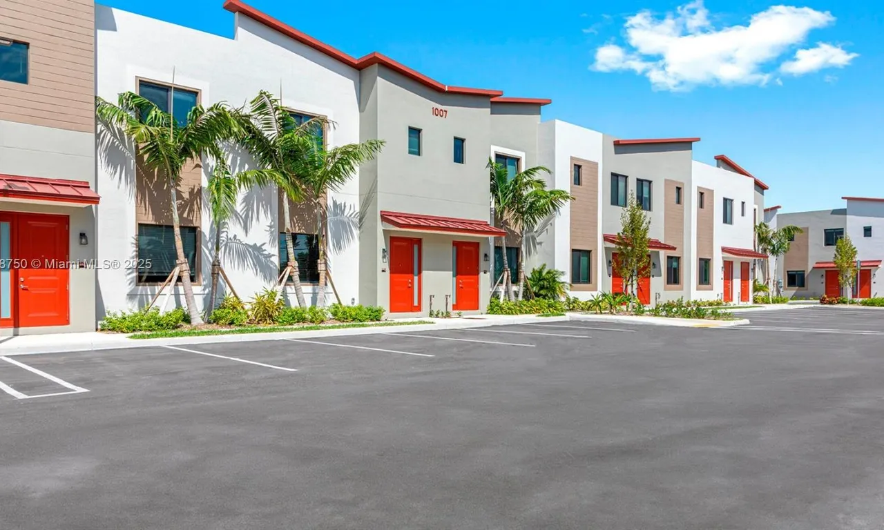 1001 NE 58th St # B, Oakland Park FL 33334