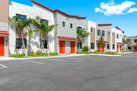 1001 NE 58th St # B, Oakland Park FL 33334