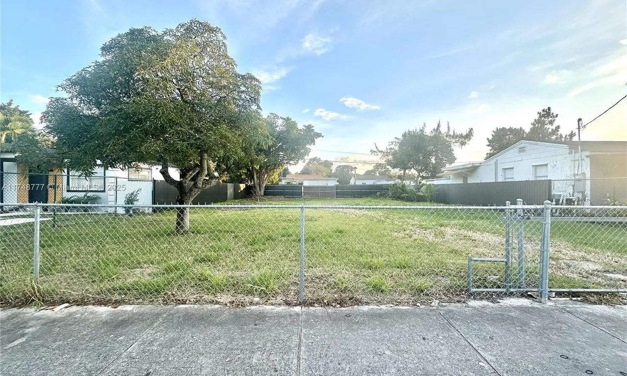 1350 NW 51st Ter, Miami FL 33142