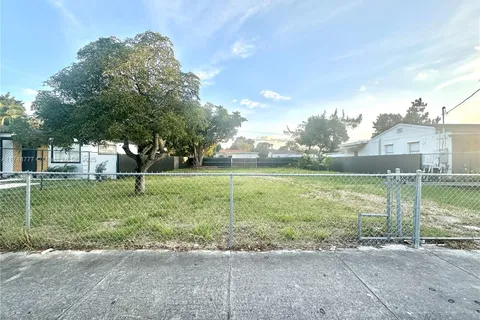 1350 NW 51st Ter, Miami FL 33142