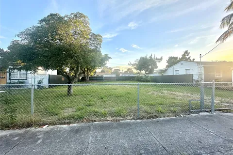 1350 NW 51st Ter, Miami FL 33142