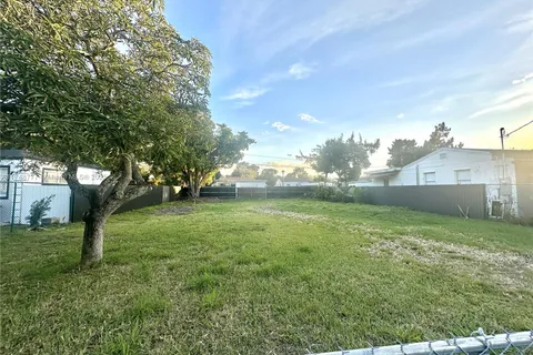 1350 NW 51st Ter, Miami FL 33142