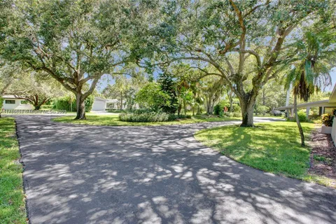 6220 SW 123rd Ter, Pinecrest FL 33156