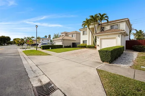 8851 SW 208th Ter, Cutler Bay FL 33189