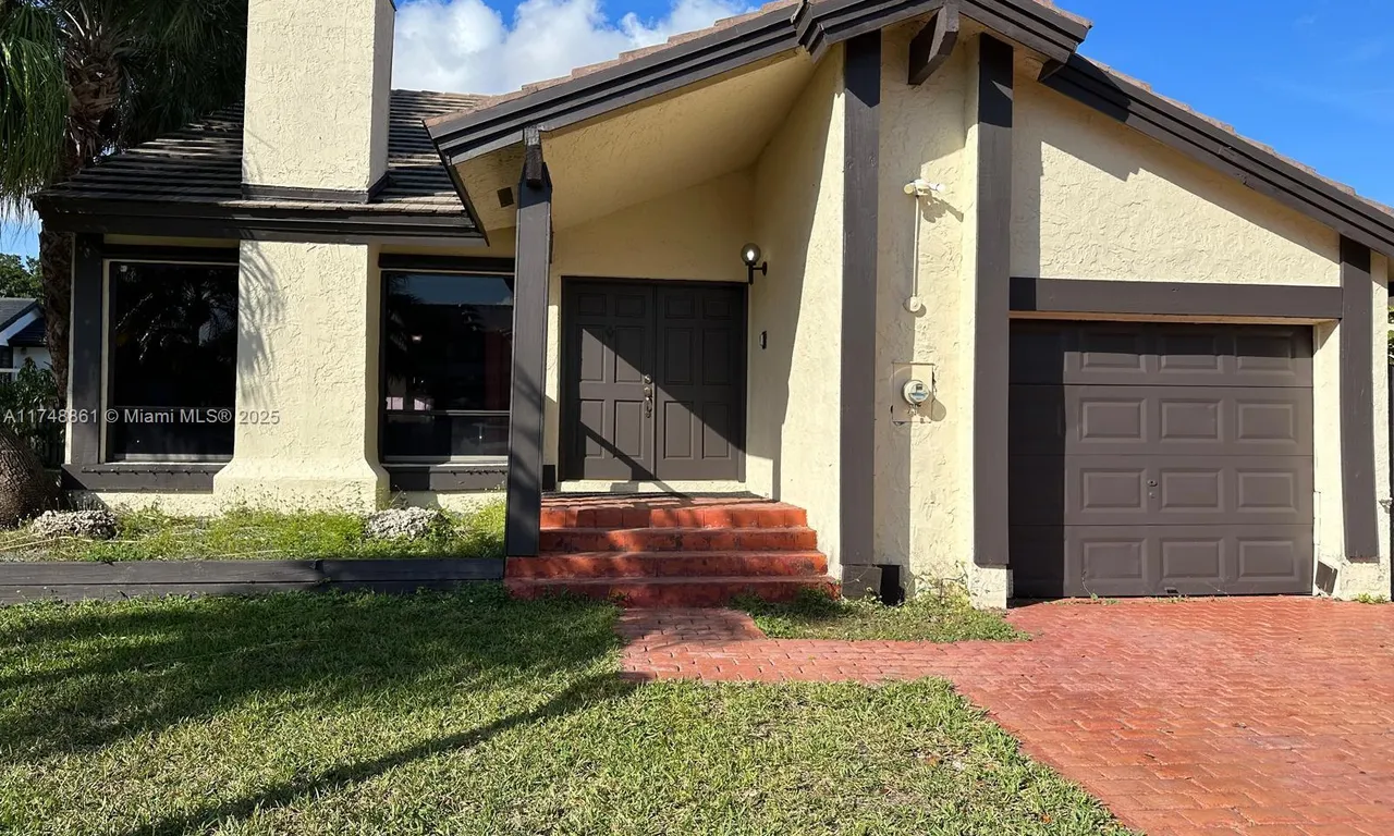 9504 SW 148th AVE Cir S, Miami FL 33196