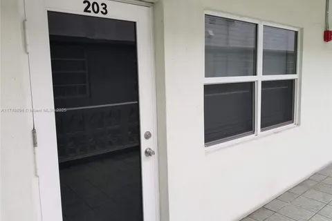 524 Washington Ave # 203, Miami Beach FL 33139