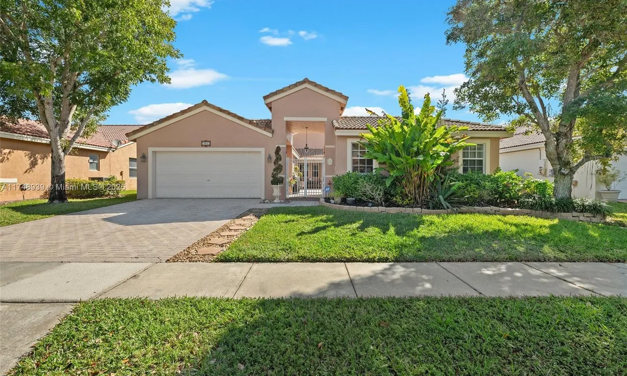 465 SW 198th Ter, Pembroke Pines FL 33029