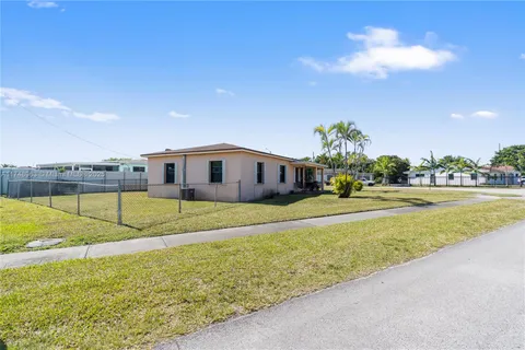 14401 Pierce, Miami FL 33176