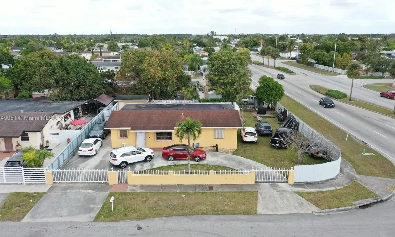 11715 SW 183rd St, Miami FL 33177