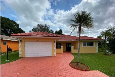 3931 NW 108th Dr, Coral Springs FL 33065