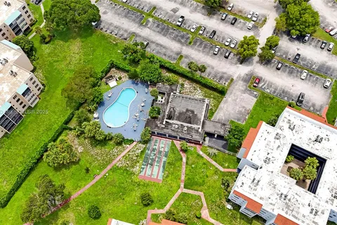 2860 Somerset Dr # 110K, Lauderdale Lakes FL 33311