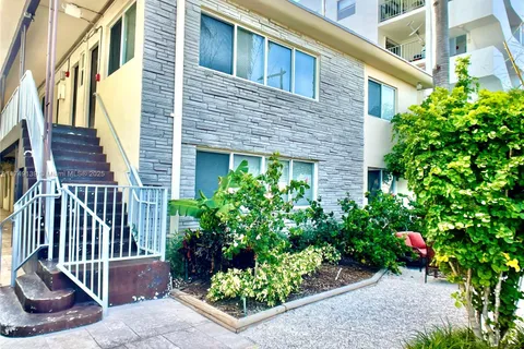 1242 Alton Rd # 204, Miami Beach FL 33139