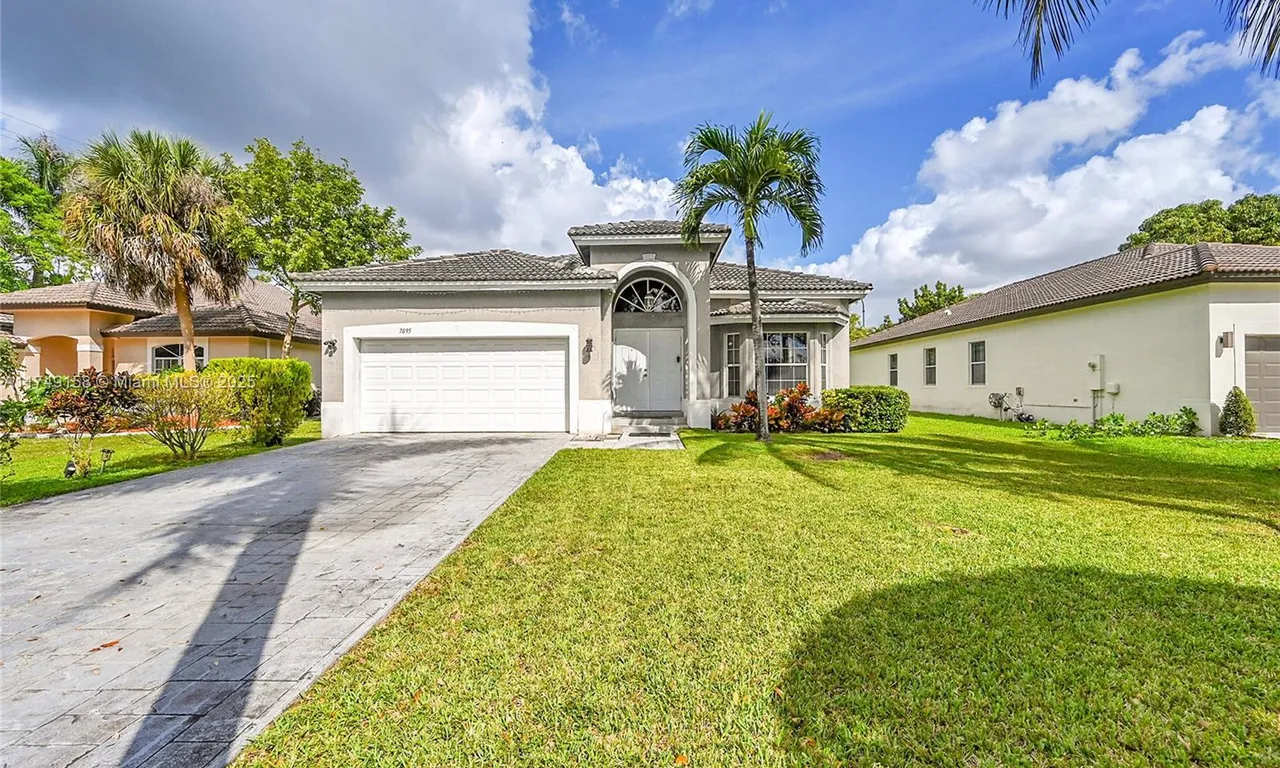 7095 E Tropical Way, Plantation FL 33317