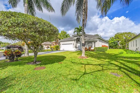 7095 E Tropical Way, Plantation FL 33317