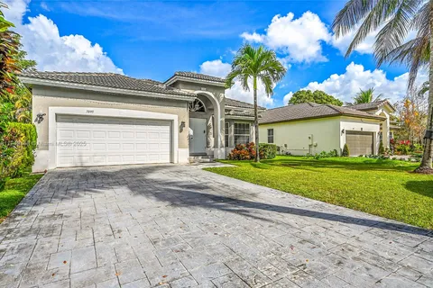 7095 E Tropical Way, Plantation FL 33317