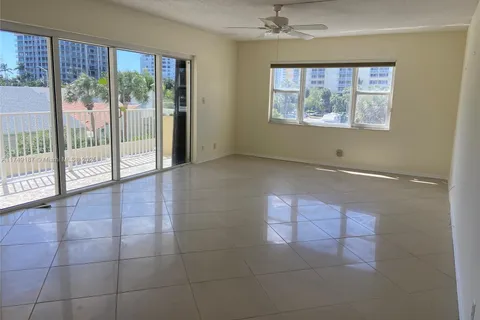 1200 Hibiscus Ave # 305, Pompano Beach FL 33062