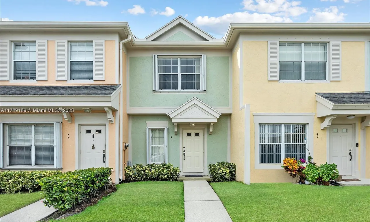 31 Whitehead Cir, Weston FL 33326