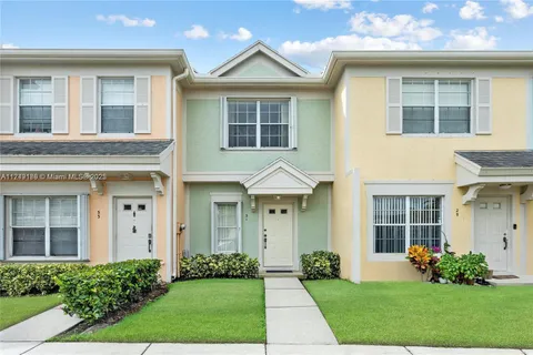 31 Whitehead Cir, Weston FL 33326