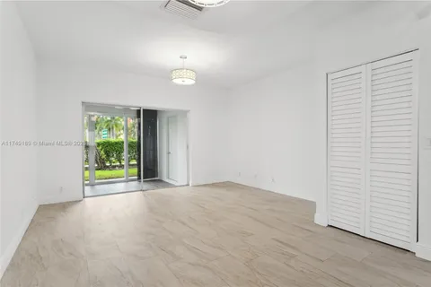 31 Whitehead Cir, Weston FL 33326