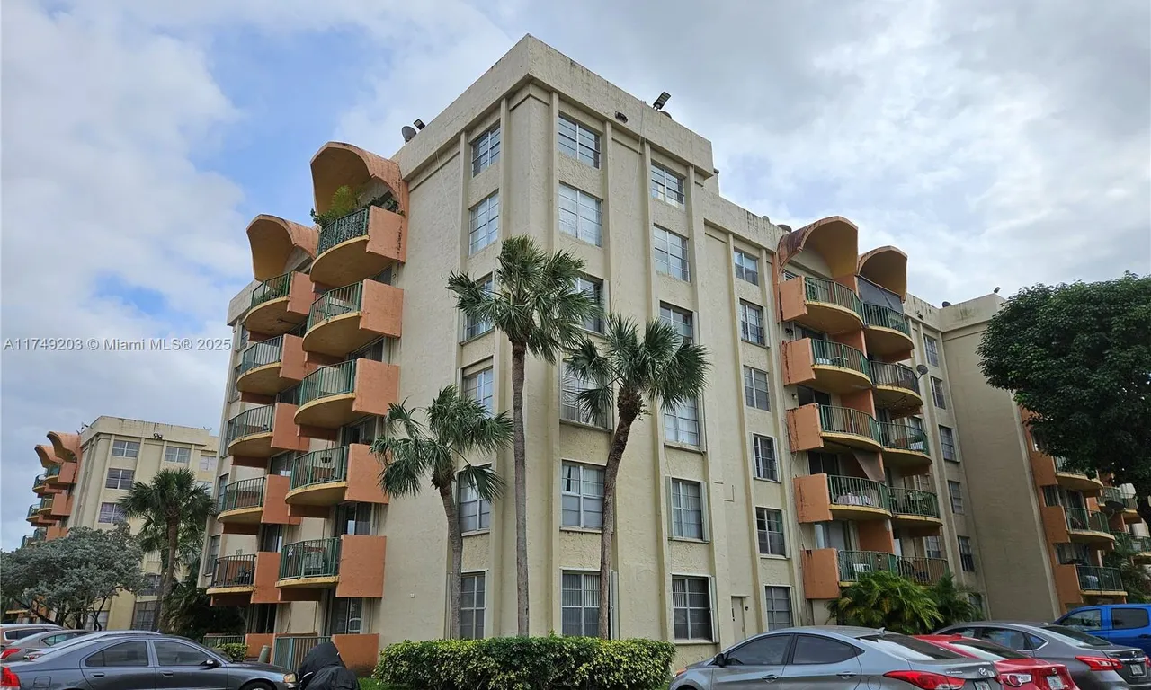 9320 Fontainebleau Blvd # 401, Miami FL 33172