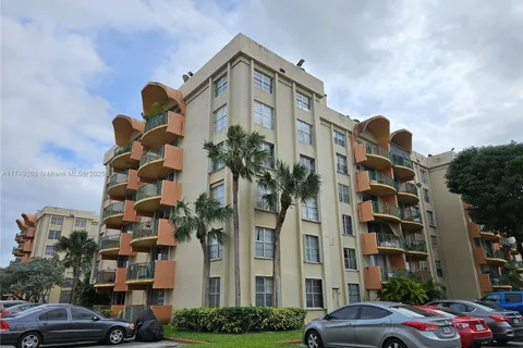 9320 Fontainebleau Blvd # 401, Miami FL 33172