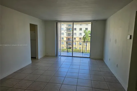 9320 Fontainebleau Blvd # 401, Miami FL 33172