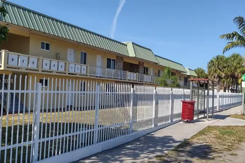 505 NW 177th St # 223, Miami Gardens FL 33169