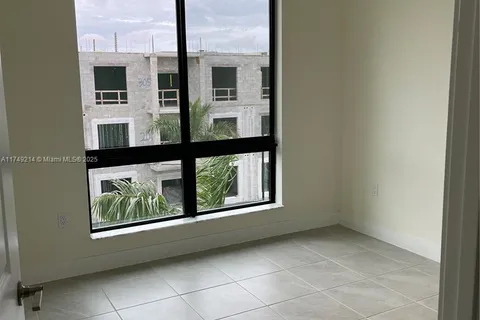 8265 NW 41st St # 204, Doral FL 33166