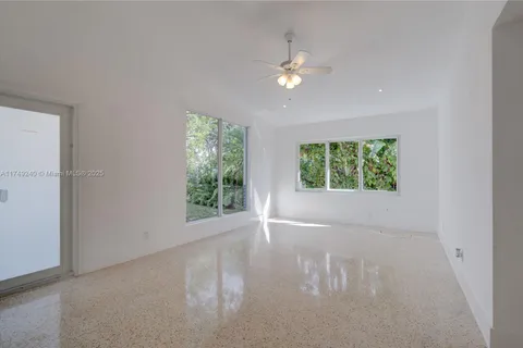 422 31st St, West Palm Beach FL 33407